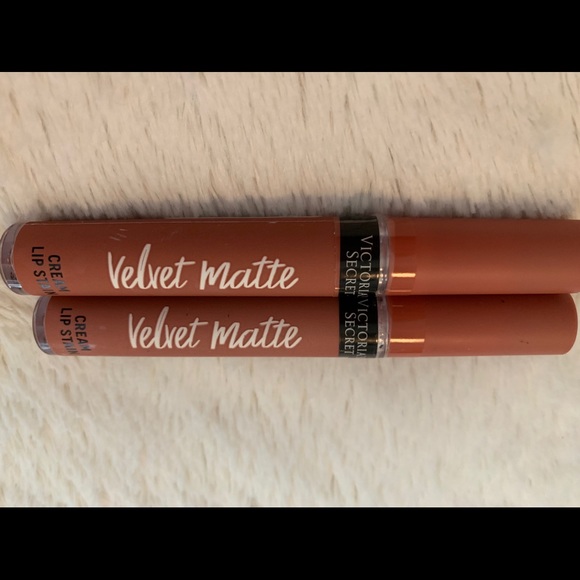Victoria's Secret Other - Victoria’s Secret Velvet Matte Lip Stain